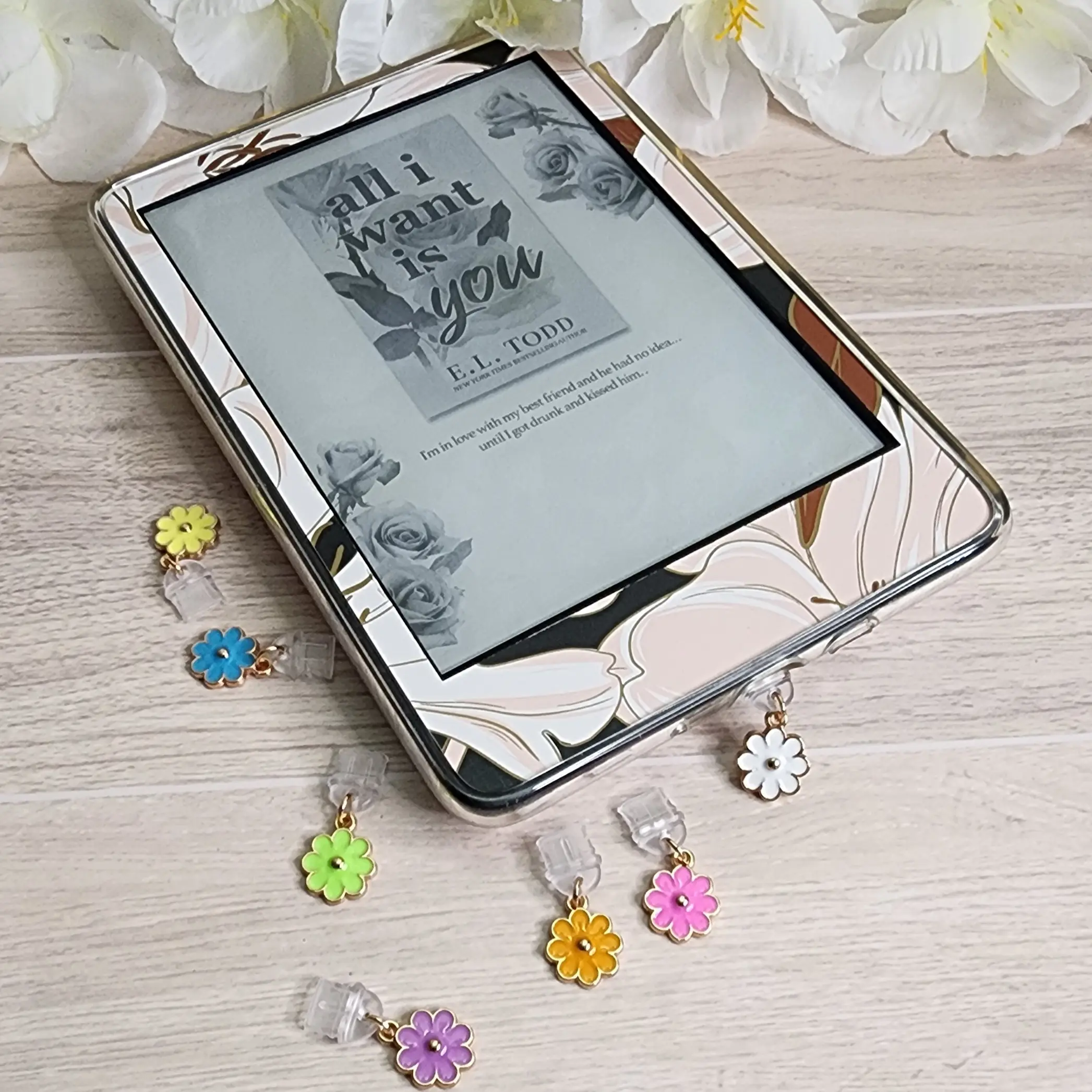 Kindle Enamel Daisy Flower Dust Plug Charms/E-Reader Charms/Cell Phone Charm Dangle  Compatible For All Type C & Iphone Devices