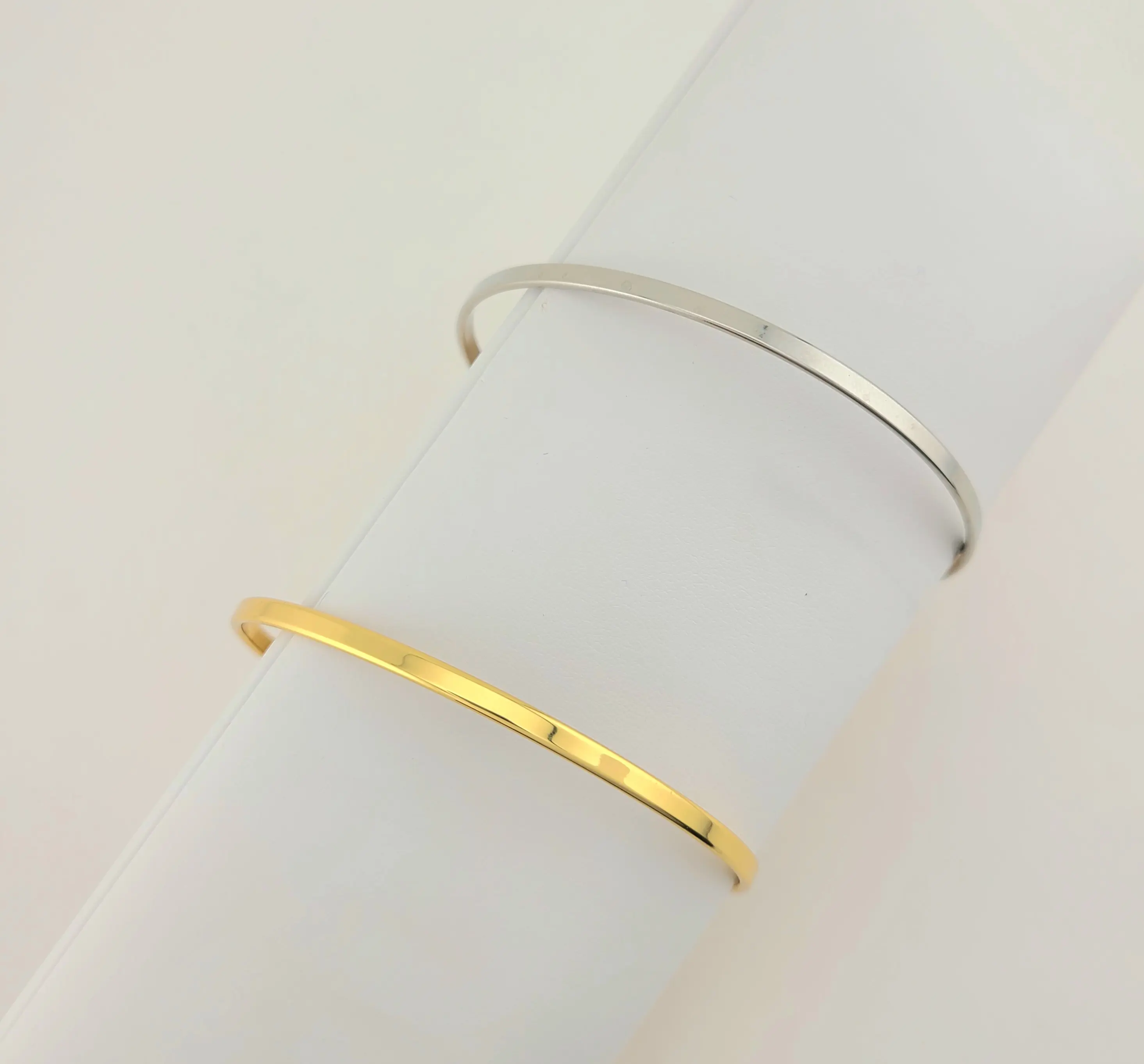 Women's Elegant Minimalist Plain Bangle - 3mm Smooth Stainless Steel Band, Unisex Stackable Bracelet, 2 Size Options for Natural Wrist Fit, Daily Casual Accessory, Elegant Minimalist Bangle