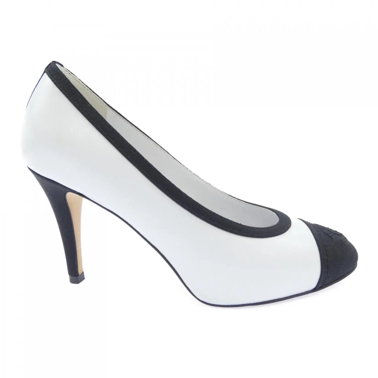 Pre-owned CHANEL Lambskin Small Leather Goods Pumps