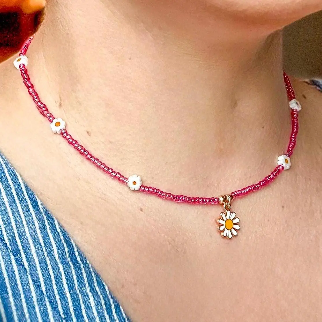 Pink Beaded Daisy Necklace: Y2K Flower Charm, Summer Jewelry