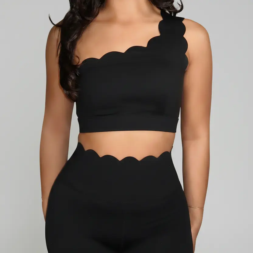 Amara Flow Noir Top