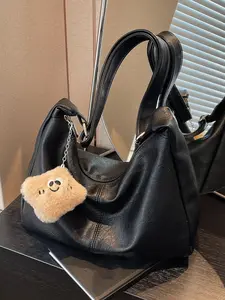 Fashionable underarm pleated shoulder bag, personalize shoulder design, cute plush pendant, fashionable and versatile, a must-have for daily outings, suitable for daily commuting, office workers, students, etc.