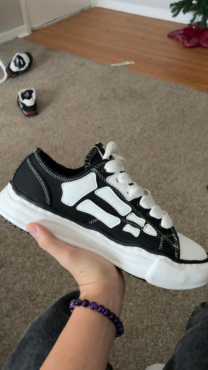 Item: Black And White, CN42