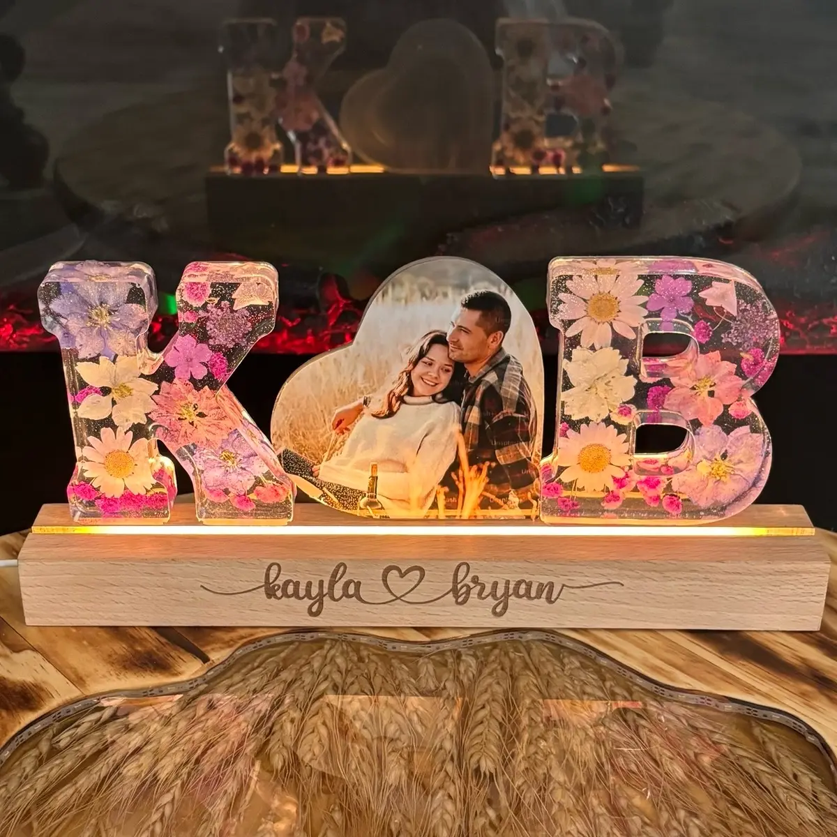 Custom Initial lamp  Personalized Handmade Resin Light With Natural Flowers 3D Lamp With Photo Frame Gift for Couples Birthday Christmas Present