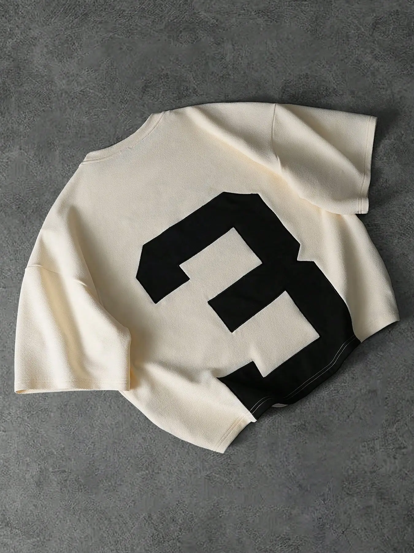 1 Piece Men's Oversized Short Sleeve T-Shirt, Minimalist Streetwear with Bold “3” Back Print, for Casual Daily Wear and Street Style Outfits