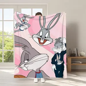 This officially licensed Warner Bugs Bunny air conditioning blanket, featuring a soft cartoon design, is ideal for use in the living room or on the sofa, making it an excellent gift for Halloween, Thanksgiving, Christmas, and New Year's for both men and w