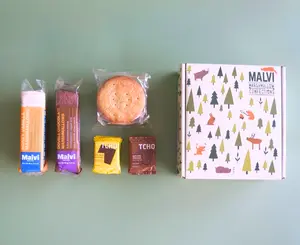 Malvi Mallow Campfire S'mores Kit - Includes 4 Honey Vanilla & 4 Double Chocolate Marshmallows, TCHO Dark and Milk Chocolate Squares, St. Michel Sea Salt Cookies, Adorable Woodland Gift Box Carrier