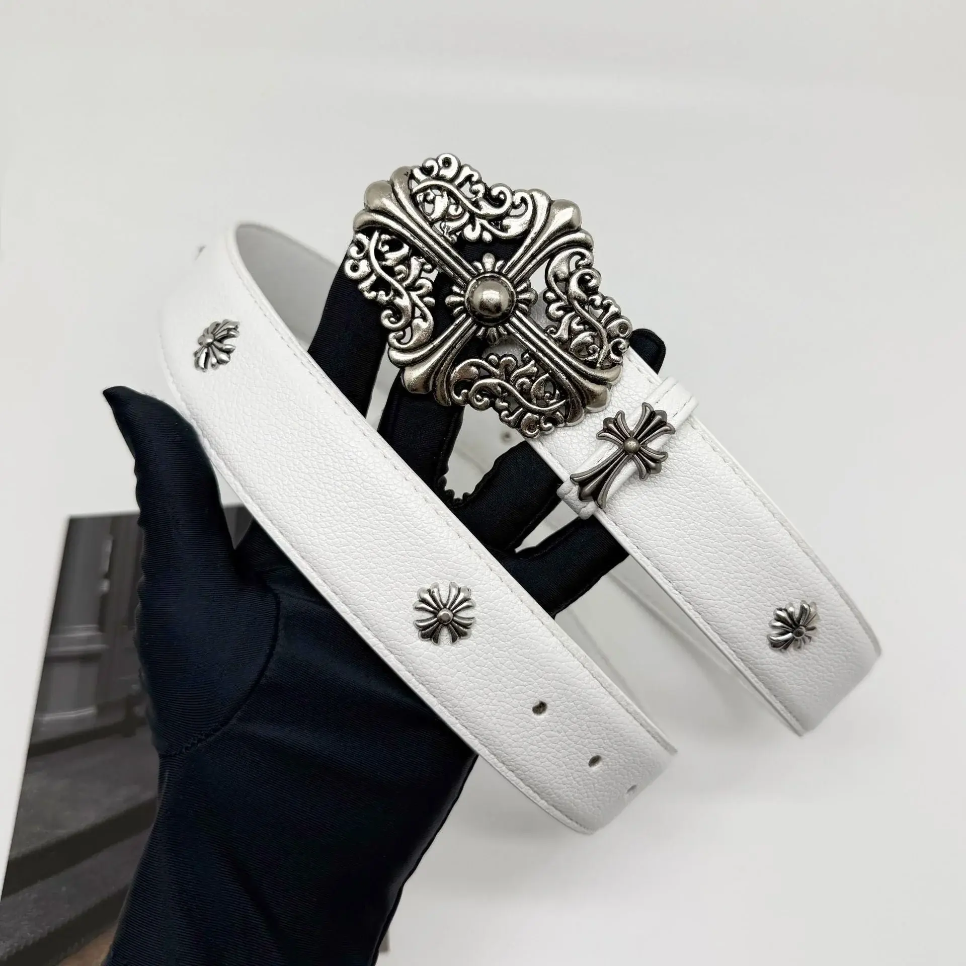 Men's Genuine Leather Belt with Silver Gothic Cross Buckle, White Cowhide Belt, Punk Biker Streetwear Waist Belt, Vintage Floral Cross Studded Belt for Jeans Casual Outfit