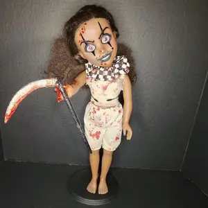 Creepy horror doll Crazy Clinky
