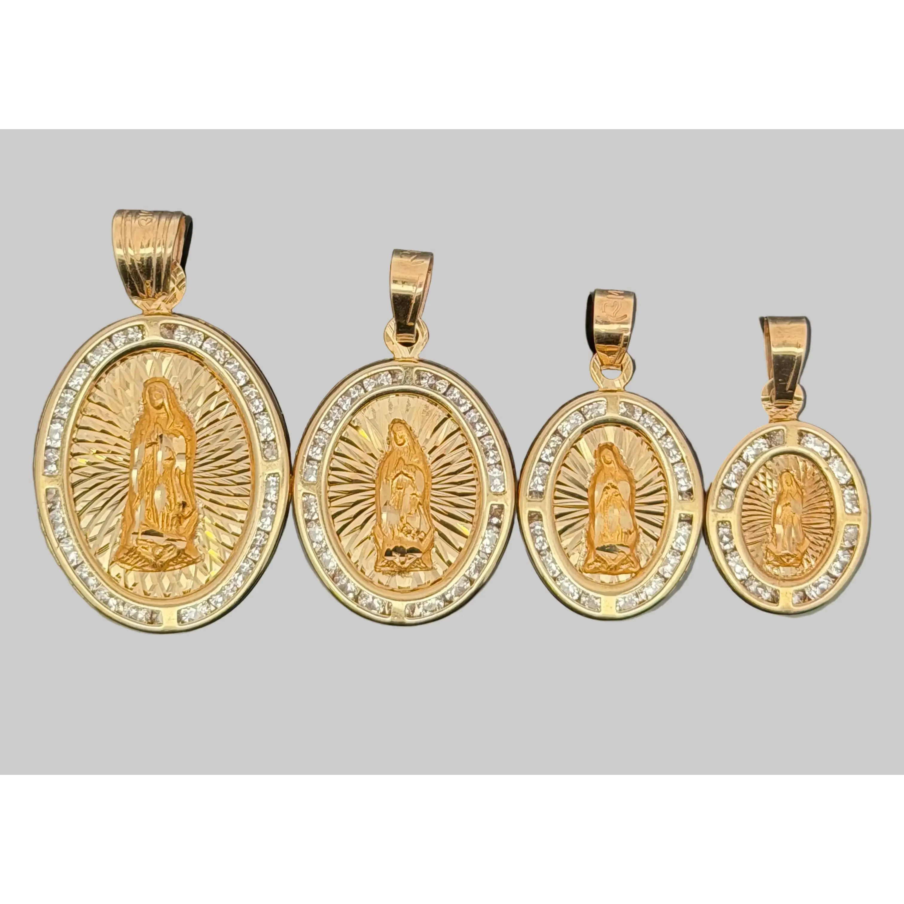 Dije Ovalado de la Virgen de Guadalupe en Oro Real 14K con Zirconias