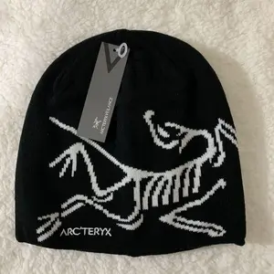 Arc'teryx Knit Beanie, Black Y2K Streetwear Winter Hat, Soft Warm Skull Cap for Skiing Hiking Casual Everyday Wear, Streetwear Outdoor Skull Beanie for Men & Women