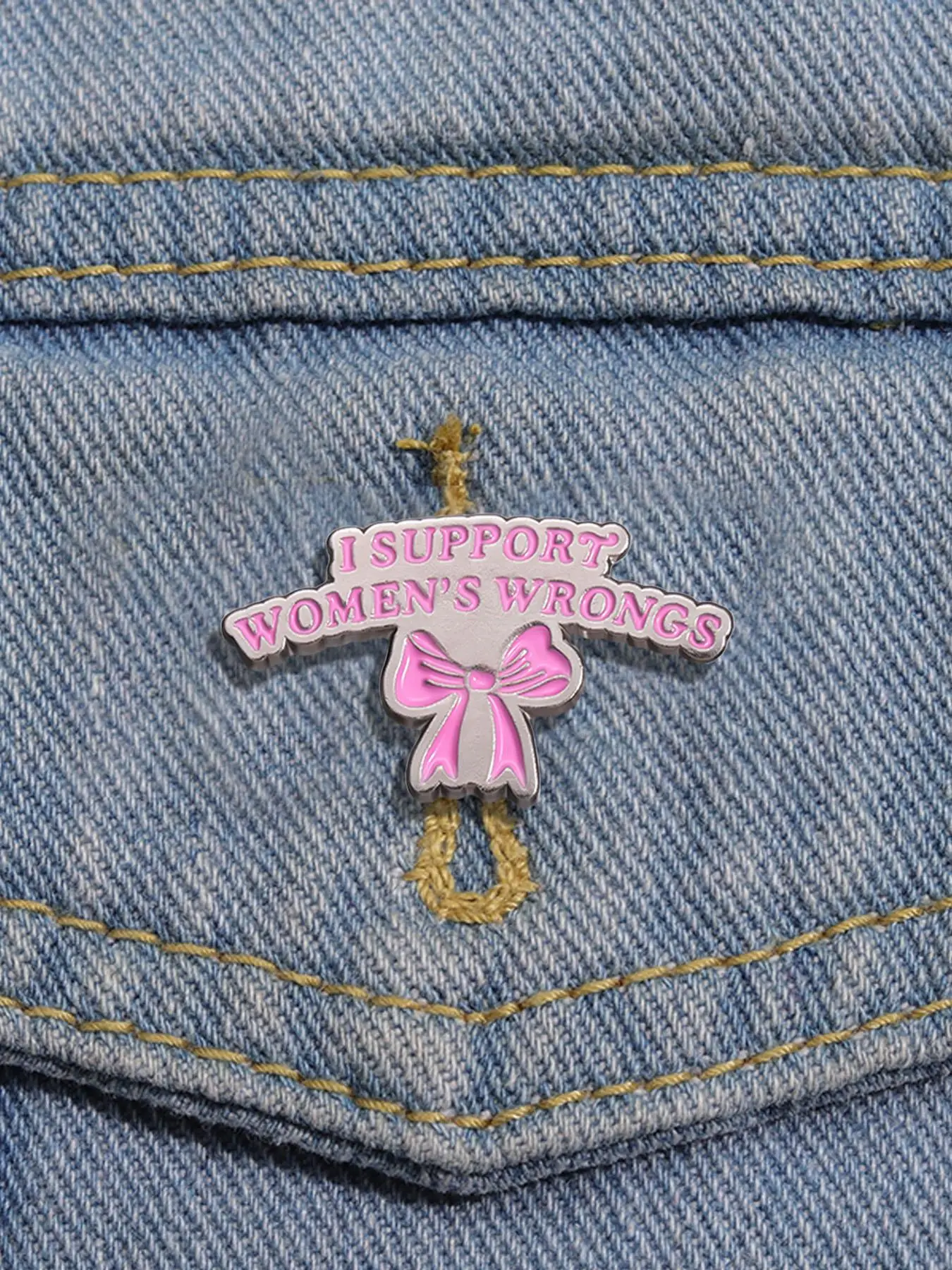 Fashionable Creative Letter & Bow Pattern Design Brooch, Fashion Alloy Accessories for Women & Men, Clothes Accessories for Daily Use