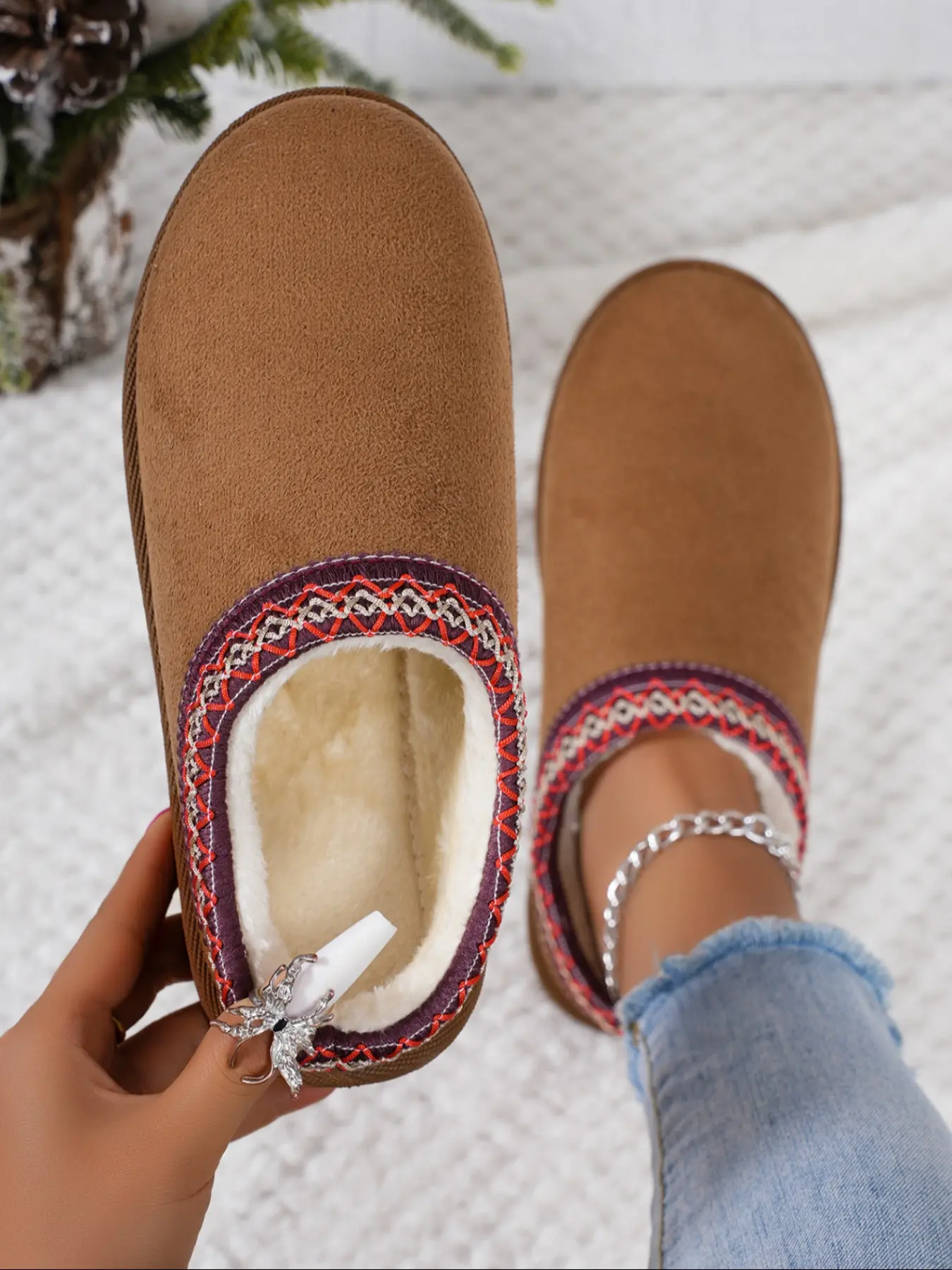 Women's Plush Comfort Snow Boots, Indoor Outdoor Soft Home Shoes, Perfect for Autumn Winter, Lightweight Cute Warm Memory Foam Fleece Booties, Ankle Booties