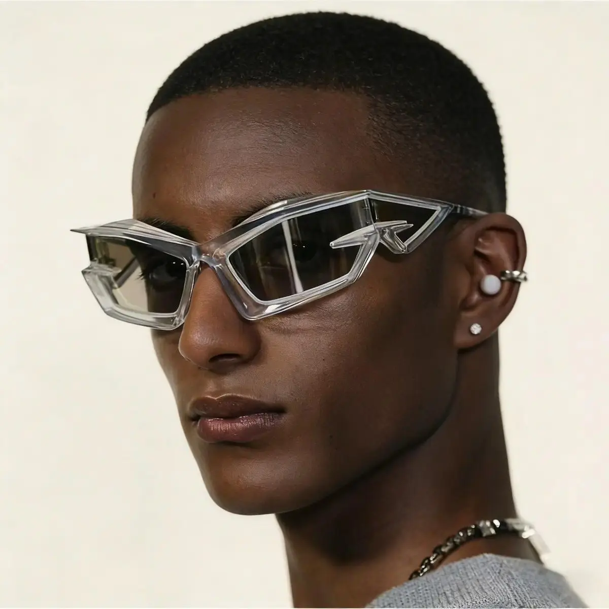 Y2K Futuristic Tech-Style Sunglasses, Oversized Unisex Eyewear with Futuristic Look, Blue Light Blocking Lens, Natural Material & Clear Frame, Runway Wear Fashion Statement for Men & Women