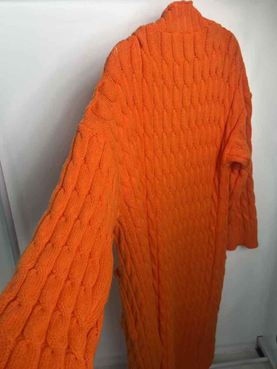 Item: orange, XL
