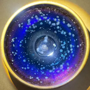 Black porcelain obsidian transforms into a lamp, oil droplets shine in the universe, and the starry sky sparkles