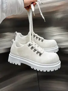 A pair of stylish men's leather walking shoes, casual sports running shoes, non-slip Sneakers Trainers with a comfortable retro design, Thick Sole