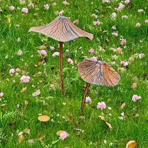 Rustic Vintage Metal Mushroom Garden Decor - Rust-Proof Weather-Resistant Outdoor/Indoor Decoration Unique Fairytale Style for Garden Balcony Entrance Whimsical Design Durable Construction - Decorative