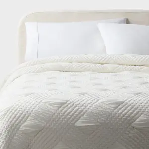 Full/Queen Diamond Matelasse Gauze Quilt Ivory - Threshold