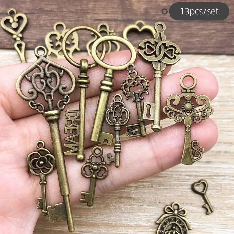 13pcs Vintage Appeal Alloy Keychain Charms Set, Retro Style DIY Jewelry Accessories, DIY Jewelry Making, Metal Lock Pendant Decorations for Bags & Keys