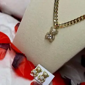 Set de cadena con aretes de oso