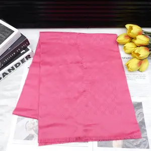 Pre-owned Gucci Fuchsia silk scarf T10337461