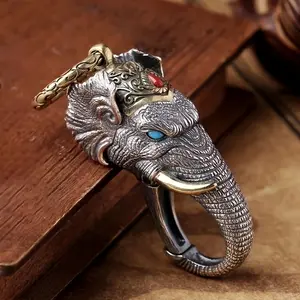 Jewelry Exquisite Car Keychain With The Image Of A Divine Handcrafted Keychain For Men And Women, Popular On The Internet, With A Personalized And Creative Chinese-style Retro Silvery Decoration.