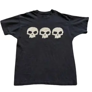 Gildan Men's and Women's T-shirt, Black skull graphic tee, Skater, Unisex T-shirt, Gift T-shirt, Y2k Unisex Graphic Tees Gothic Grunge Emo Scene Amity Affliction Style Clothes Menswear Womenswear Streetwear