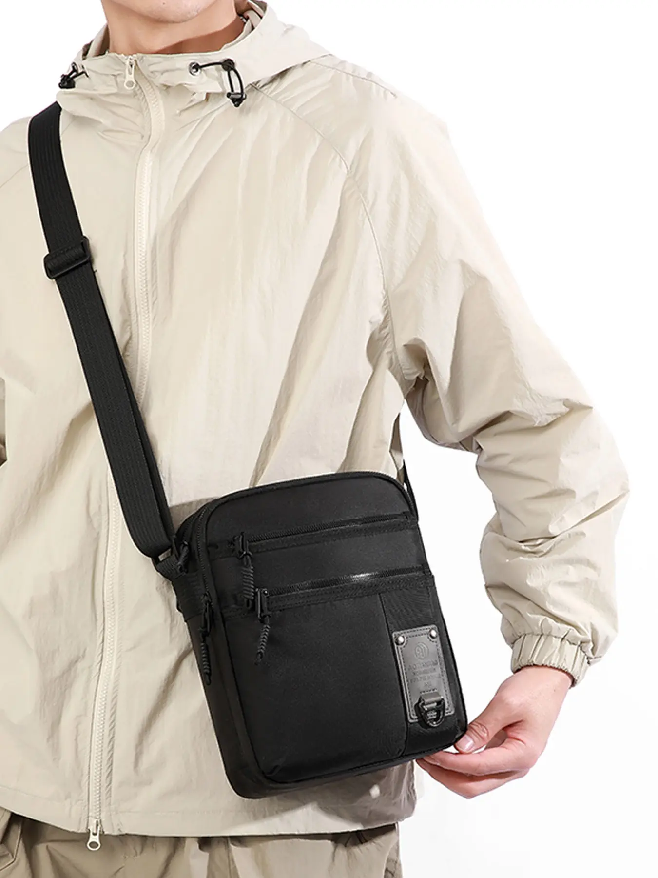 1pc Men's single shoulder crossbody bag, Zippered sling bag, with solid color zipper closure, casual retro style, suitable for daily commuting, work, adjustable shoulder strap