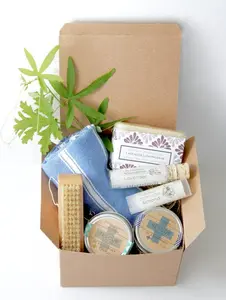 RD17QR Custom QR Code Card - Home Spa Day Gift Set including Spa Towel and Nail Brush - Reachdesk QR