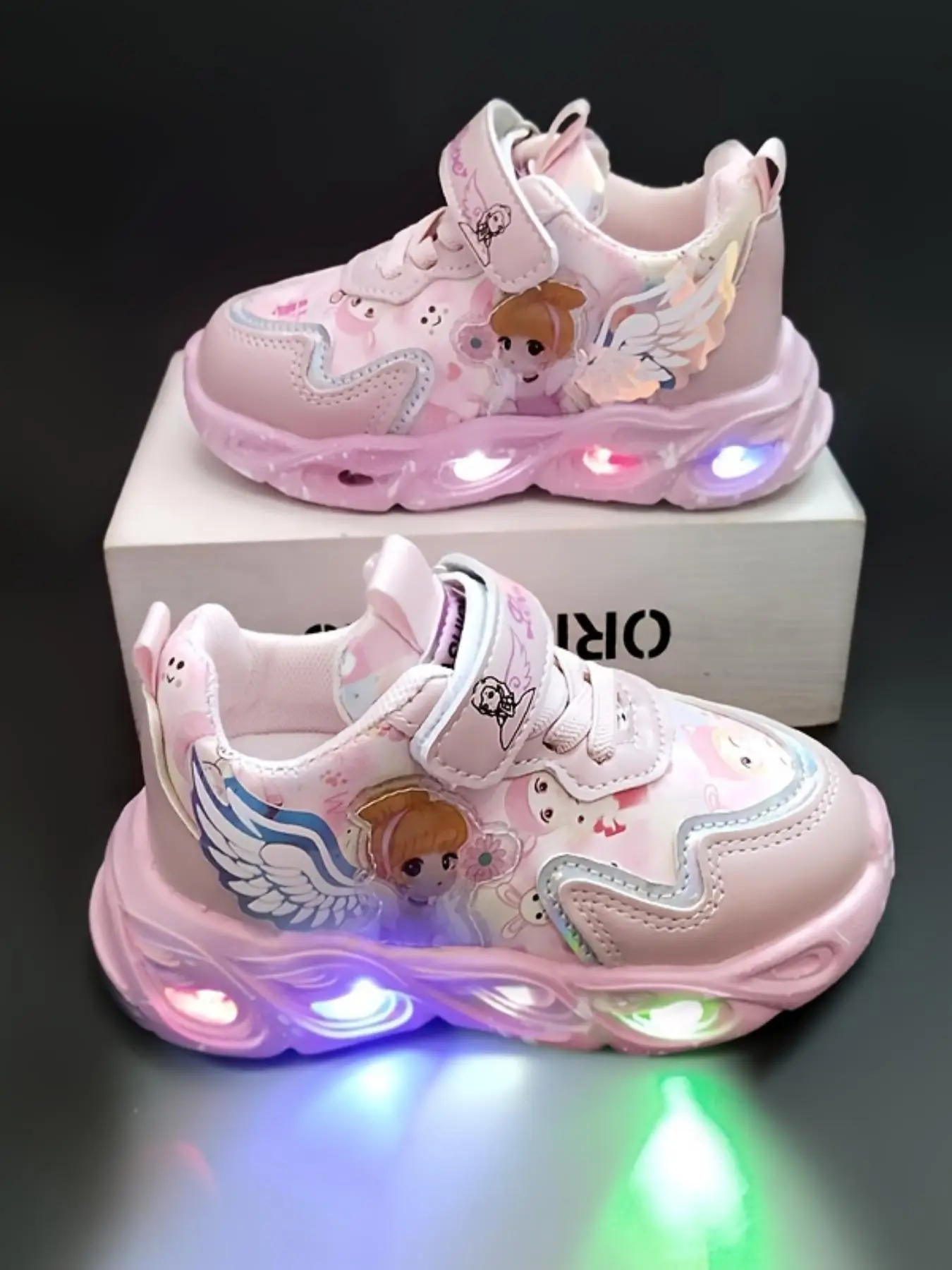 Girl's Cartoon Princess Pattern Sneakers, Fashionable Light Up Sneakers for Daily Wear, Casual Comfortable Sports Shoes for Girls