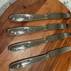 Juego de 4 cuchillos de la línea Amalia. Princess House