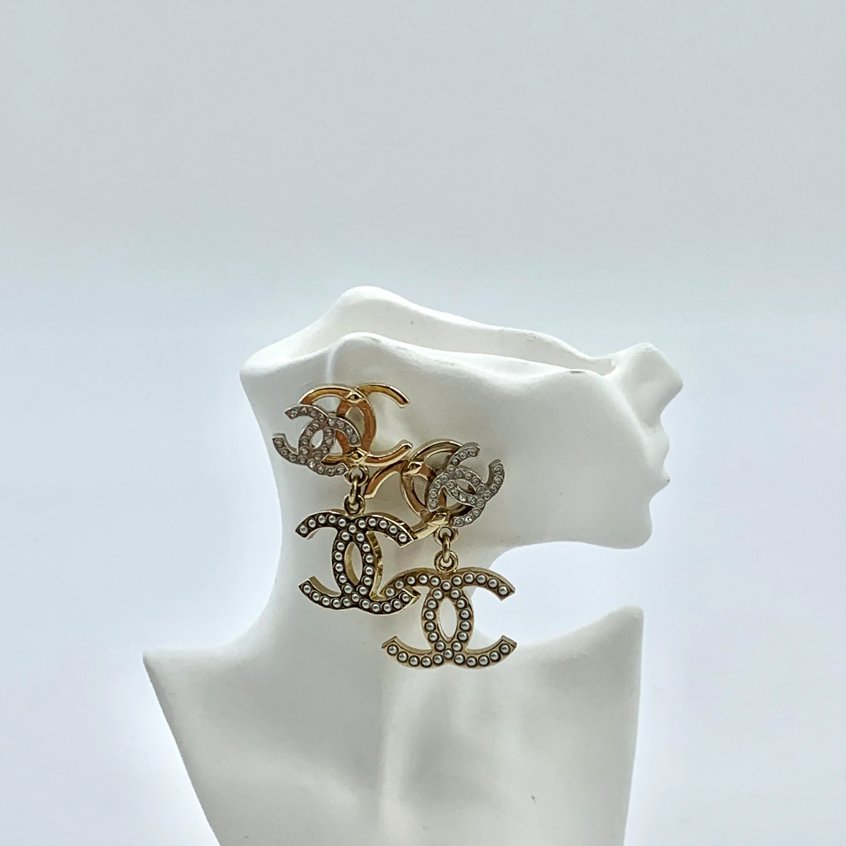 Pre-owned RDLT Chanel Gold CC Pearl Logo Drop Earrings H37739