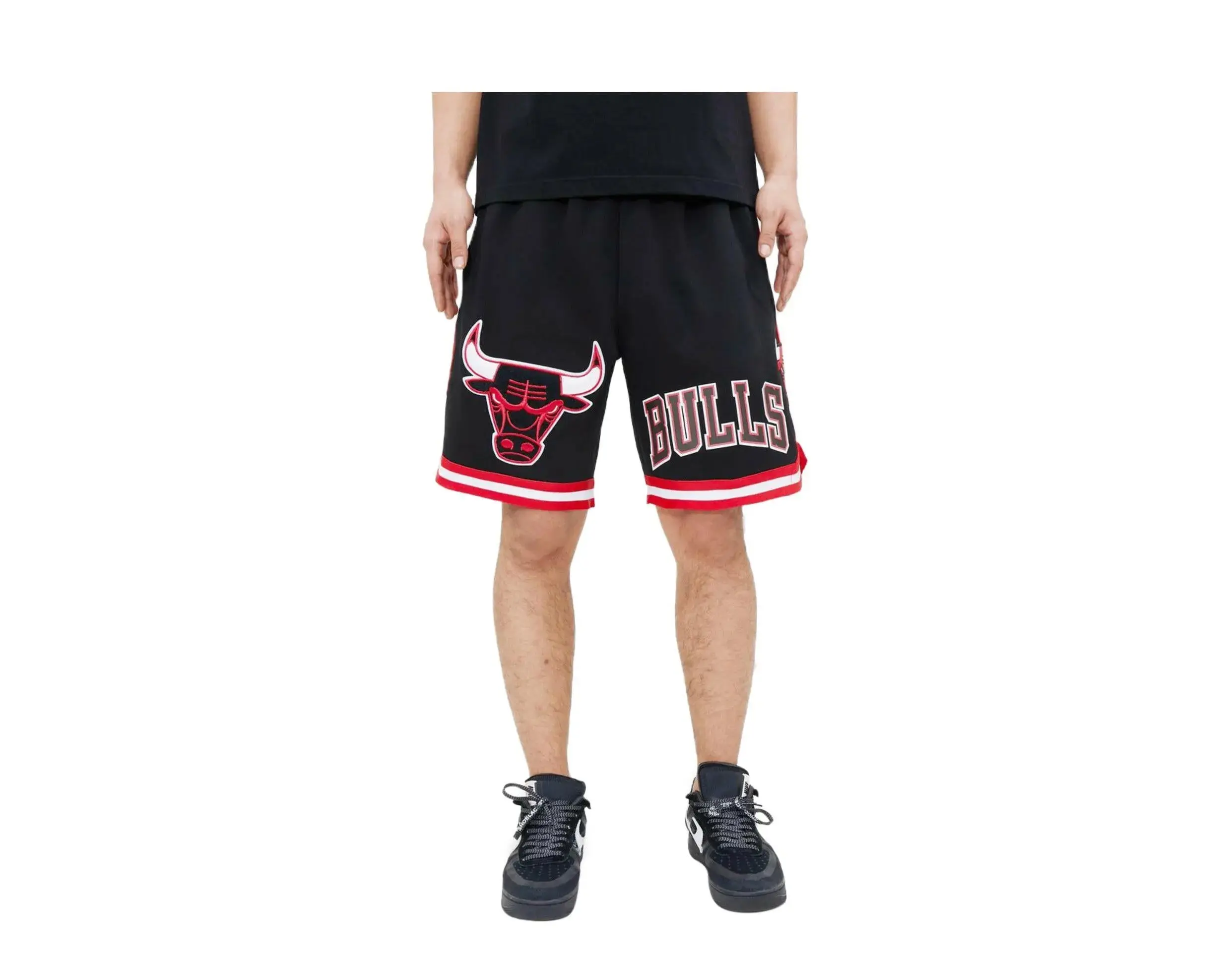 Pro Standard Chicago Bulls Classic Chenille Shorts in Black | Men's
