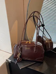 Elegant Letter Decorated Crossbody Bag, Smooth Zipper Design, Handbag for Daily Use, Perfect for Dates and Dinners