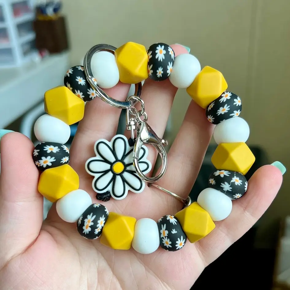 Little daisy wristlet