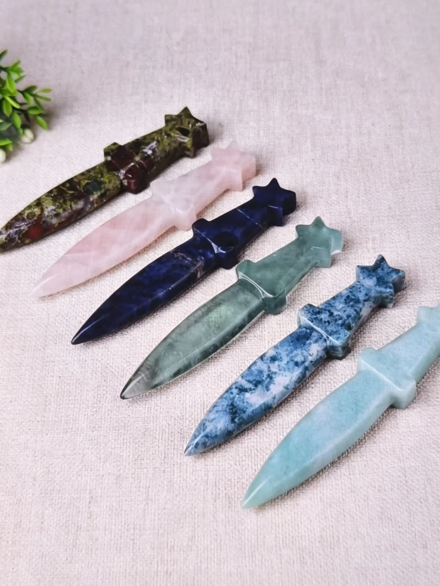 Natural Crystal Star Dagger Wand, Sacred Geometry Decor, Reiki Protection Meditation Altar Mini Gift (Jewelry Accessory)
