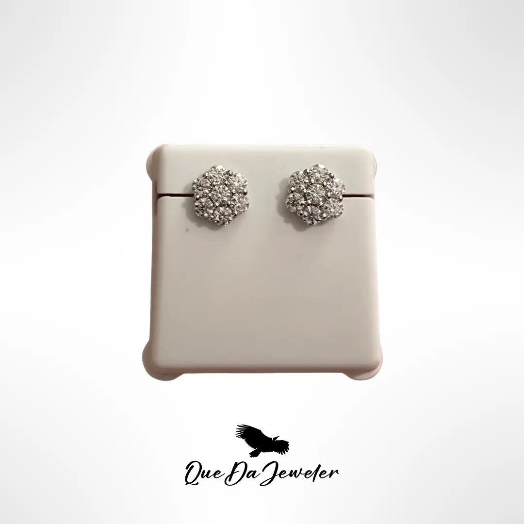 Que VVS Moissanite Flower Stud Earring .925