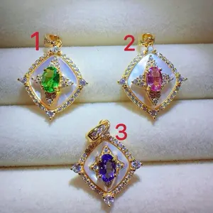 <PingEast Jewelry>Vintage pendant with pearl----925 Gold-Plated Sterling Silver Royal-Style Pendant set with natural mother-of-pearl and a 0.75 ct natural gemstone. Classic, elegant, and perfect for any outfit.