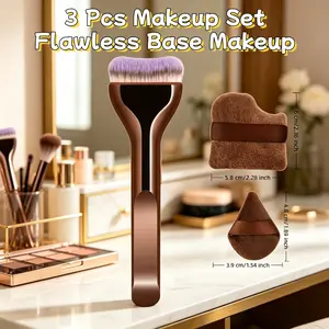 U-shaped, flat-tipped foundation brush with dense bristles provides a smooth, non-caking finish on the face.