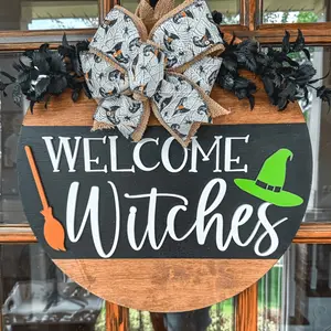 Halloween Welcome Witches Door Hanger, Wooden Witch Welcome Sign with Bow, Rustic Halloween Front Door Decor, Farmhouse Witch Hat Door Wreath, Spooky Porch Entryway Decoration for Halloween Party, 11.8 Inch