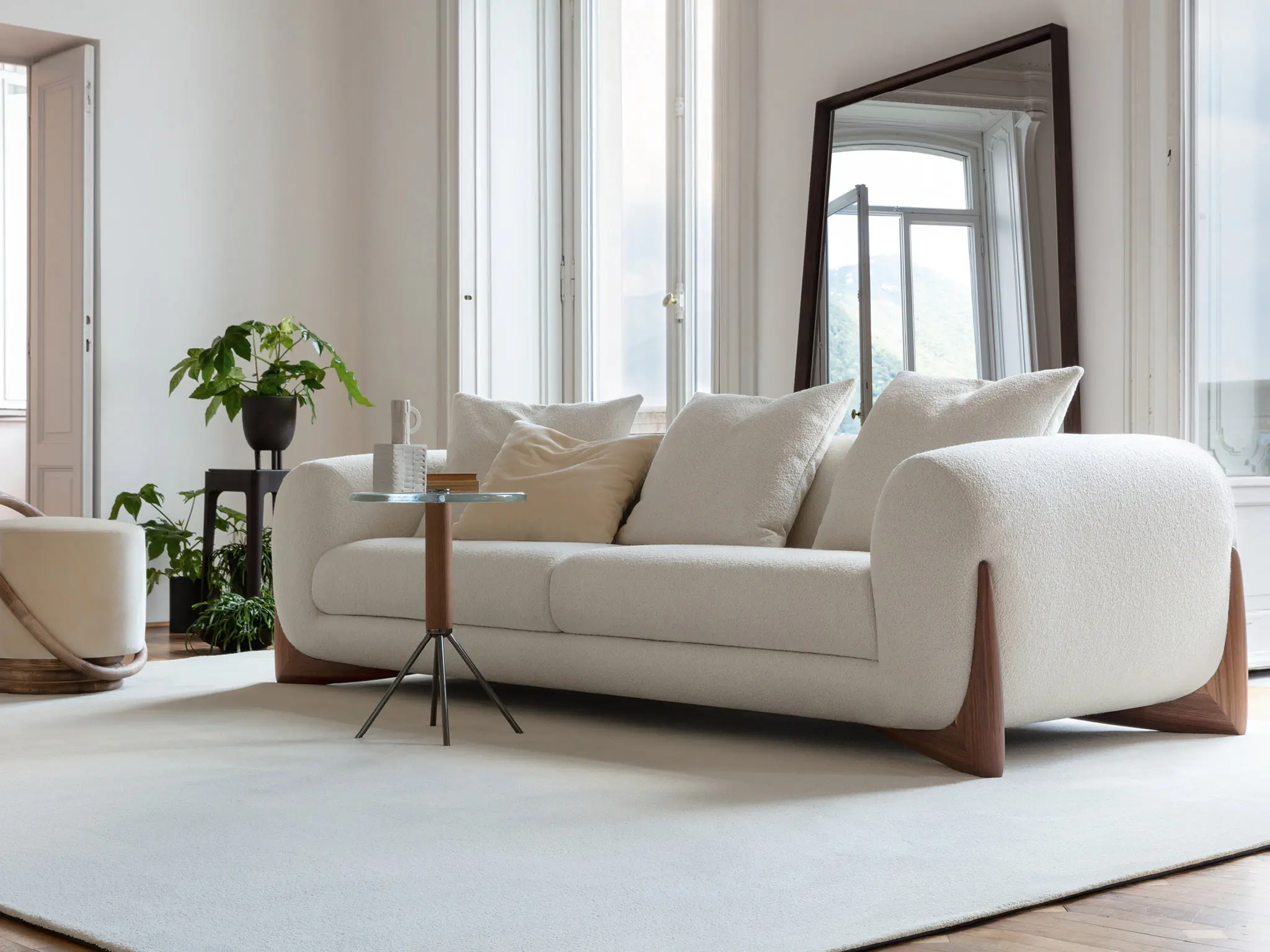 Bouclé Upholstered Sofa Modern Aesthetic 90.55 x 37.40 x 28.35 Solid Wood Chic Bouclé Pattern for Living Spaces Comfortable & Stylish Addition