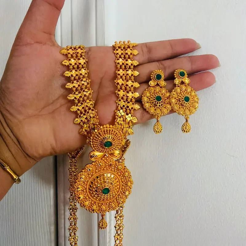Gold-Tone Heavy Raanihaar Necklace with Matching Earrings