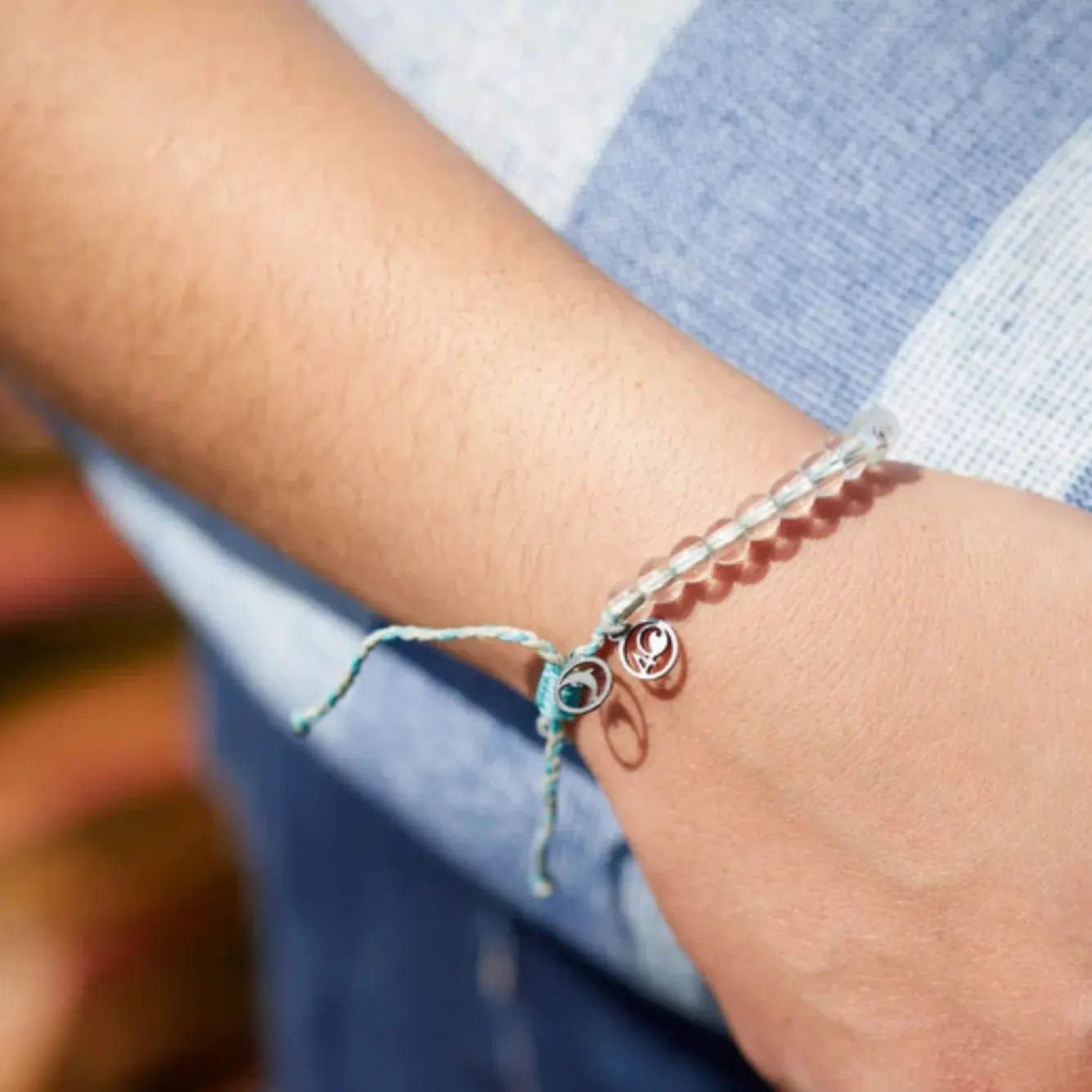4Ocean Unisex Dolphin Beaded Bracelet - Light Blue & Gray