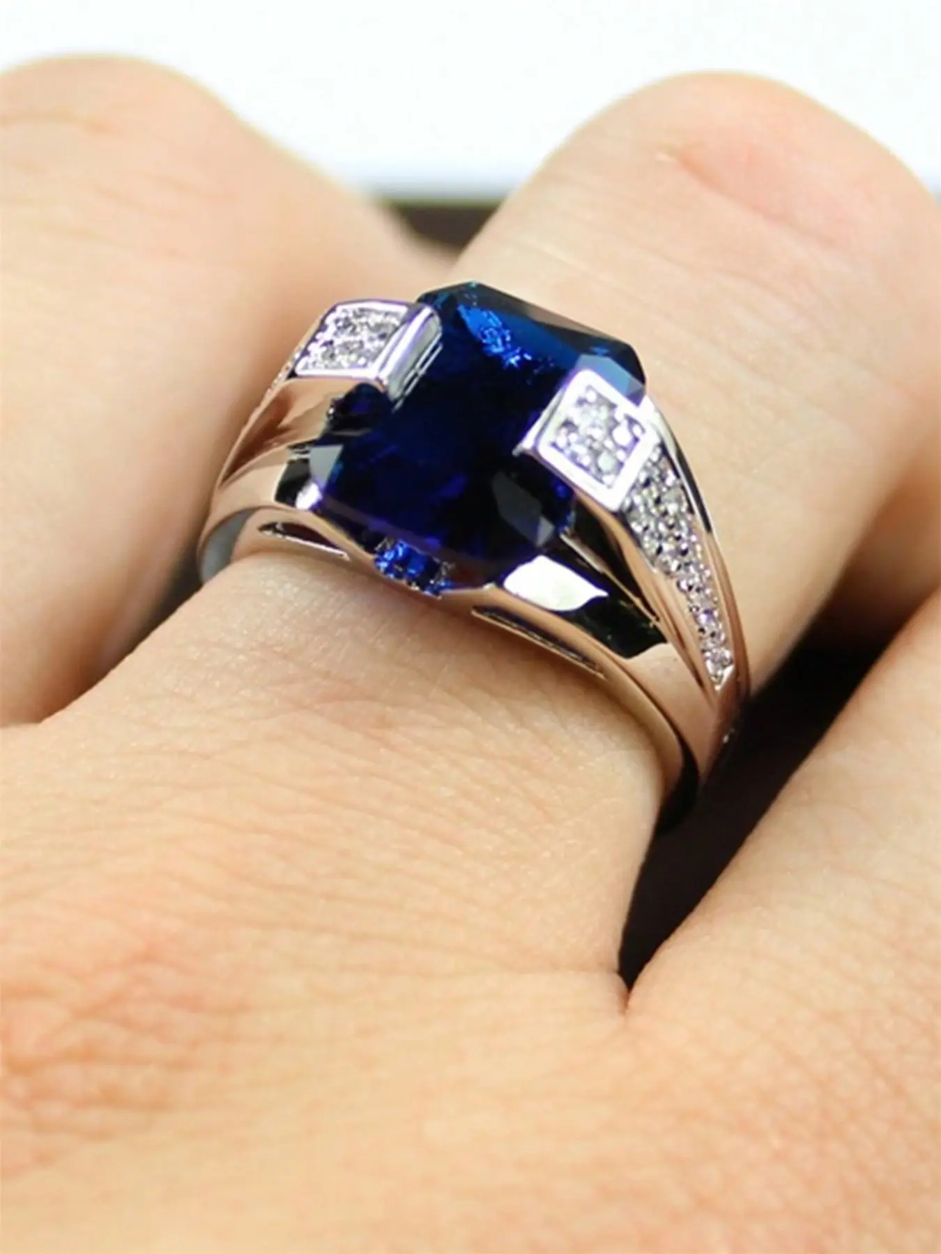1 PC Classical Cubic Zirconia Emerald Cut Solitaire Ring For Women Beautiful Rings Elegant Engagement Ring For Wedding Engagement Party Jewelry Valentine's Day Gift