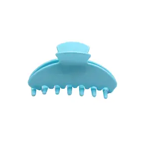 little girl claw in make it blue!