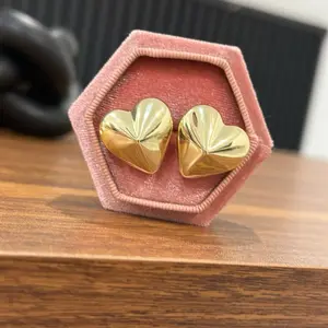 Aretes Corazón Puffy Dorados Gold Filled 14k Hipoalergénicos Elegantes y Duraderos
