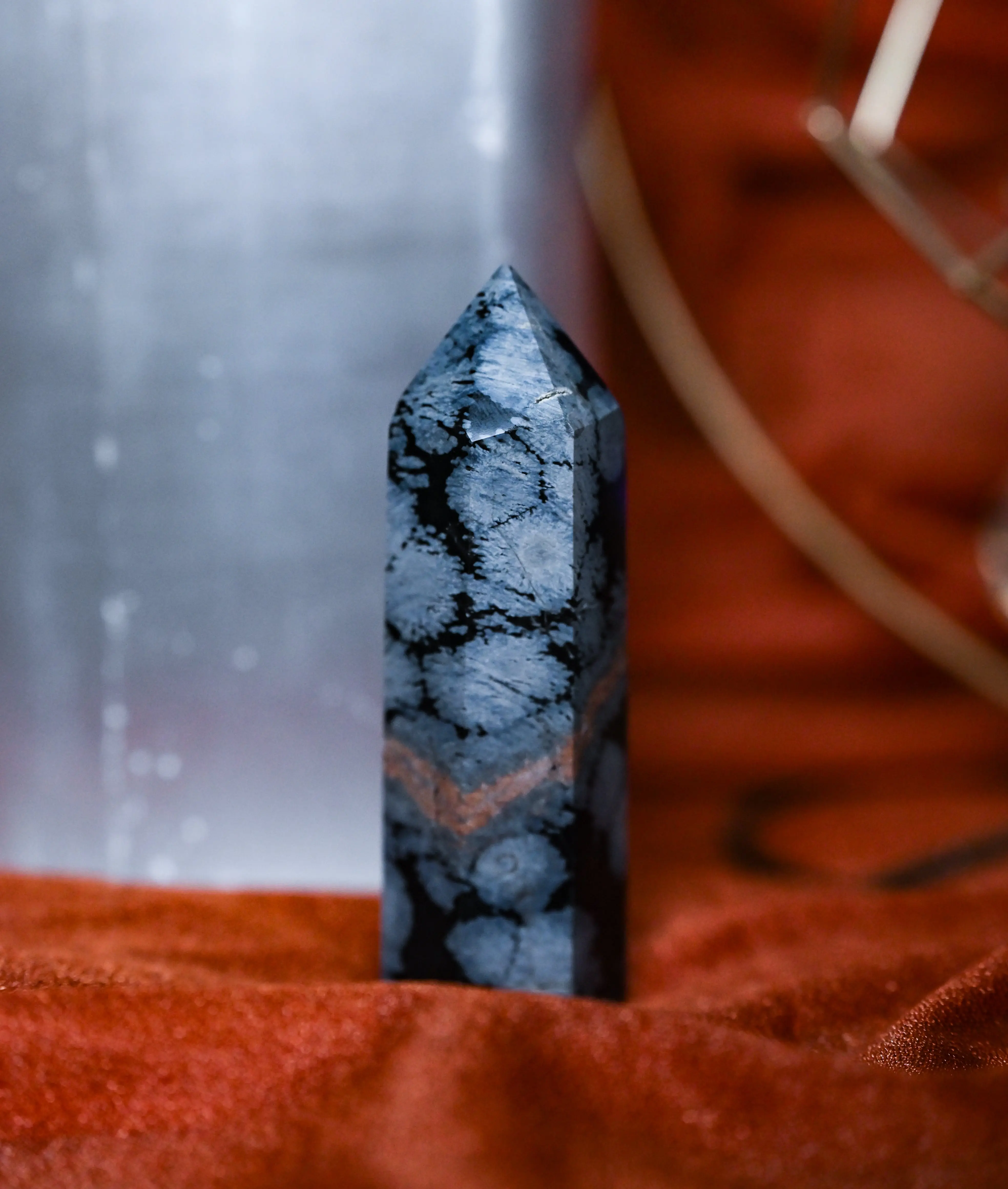 Snowflake Obsidian Tower - Elegant Design with Unique Features and High-Quality Craftsmanship
