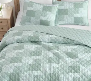 Martha Everyday Piper Patchwork Reversible Green KG Quilt Set