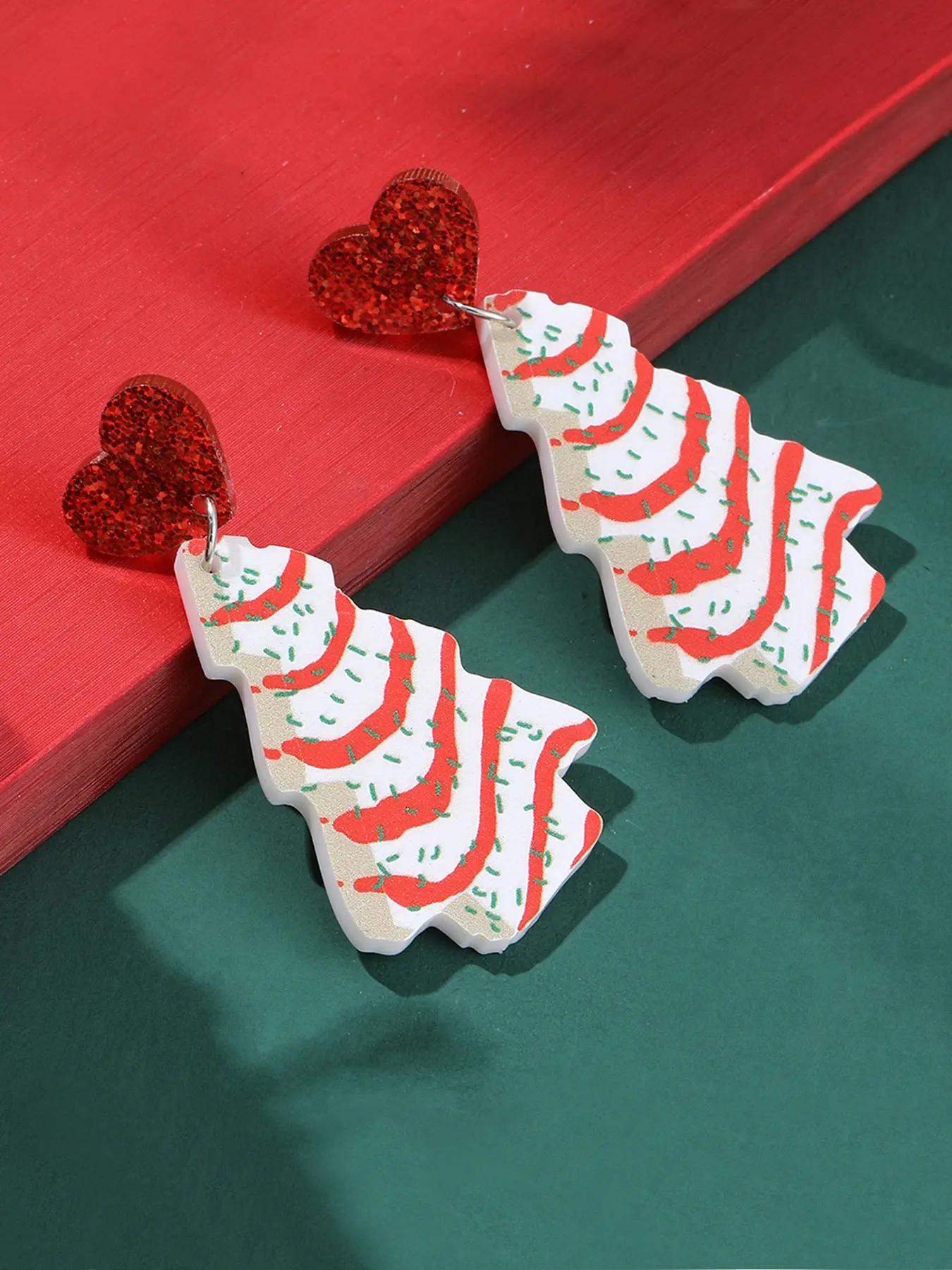 [Festive Red Glitter Christmas Tree Earrings] Festive Acrylic Christmas Tree Earrings with Red Glitter Hearts - Perfect for Holiday Parties and Celebrations